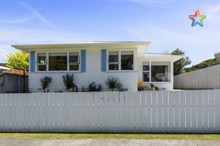 Photo of property in 33 Meremere Street, Wainuiomata, Lower Hutt, 5014
