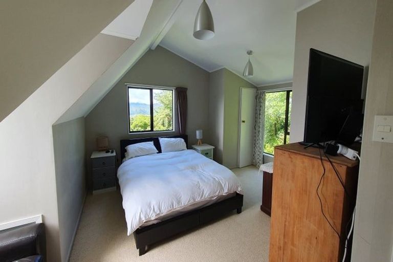 Photo of property in 34 Pekanga Road, Normandale, Lower Hutt, 5010