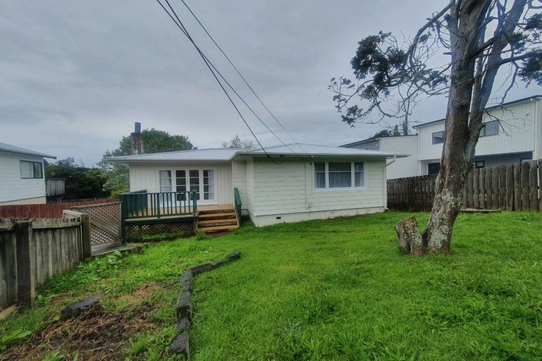 Photo of property in 19 Seymour Road, Sunnyvale, Auckland, 0612