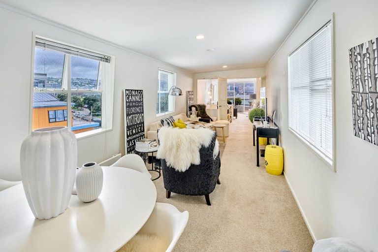 Photo of property in 3/130 Oriental Parade, Oriental Bay, Wellington, 6011