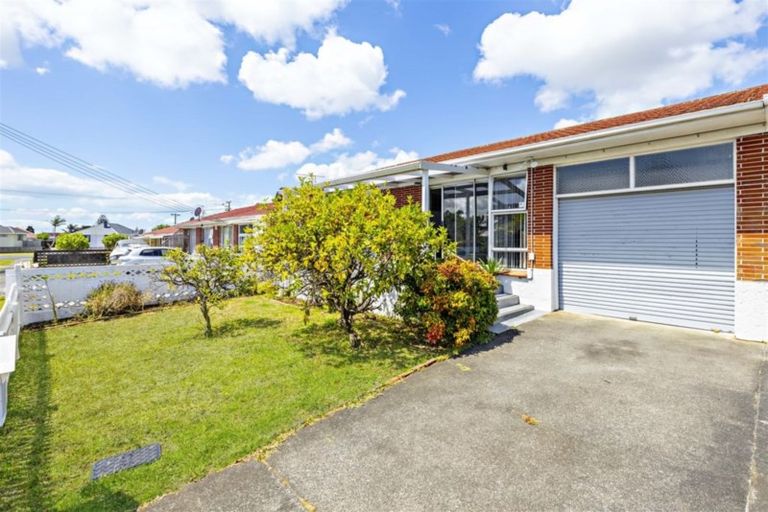 Photo of property in 2e Fraser Road, Papatoetoe, Auckland, 2025