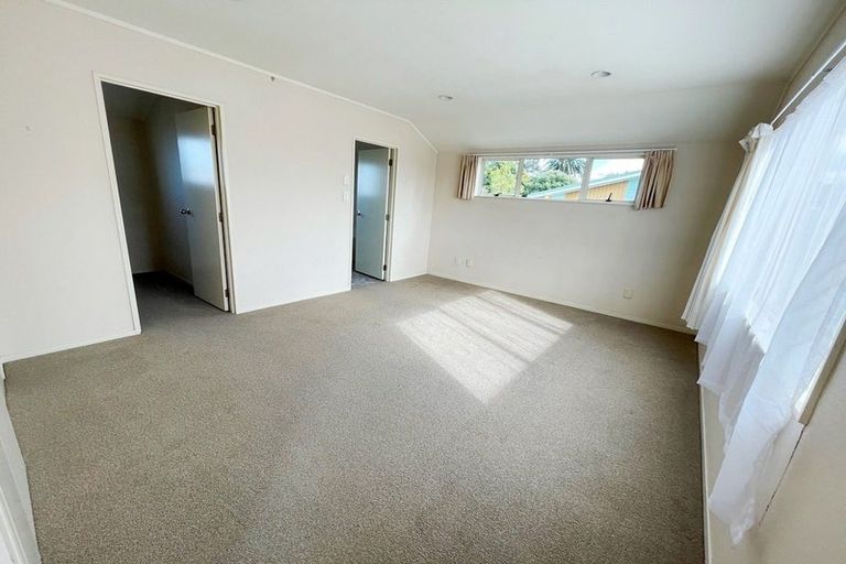 Photo of property in 10 Granville Drive, Massey, Auckland, 0614