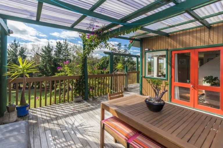 Photo of property in 246 Heatherlea East Road, Levin, 5571