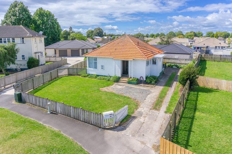 Photo of property in 37 Ross Crescent, Fairfield, Hamilton, 3214