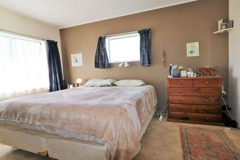 Photo of property in 2 Fairbrother Street, Carterton, 5713