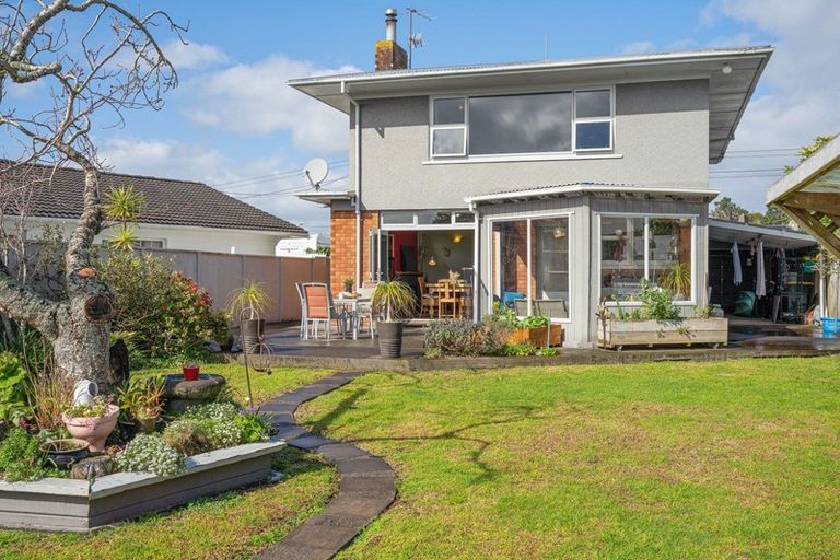 Photo of property in 14 Barrett Street, Westown, New Plymouth, 4310