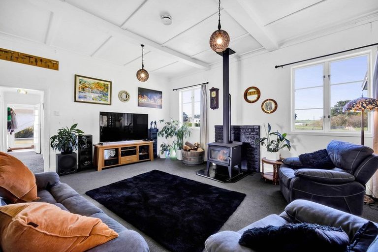 Photo of property in 2 Tayler Street, Eltham, 4322