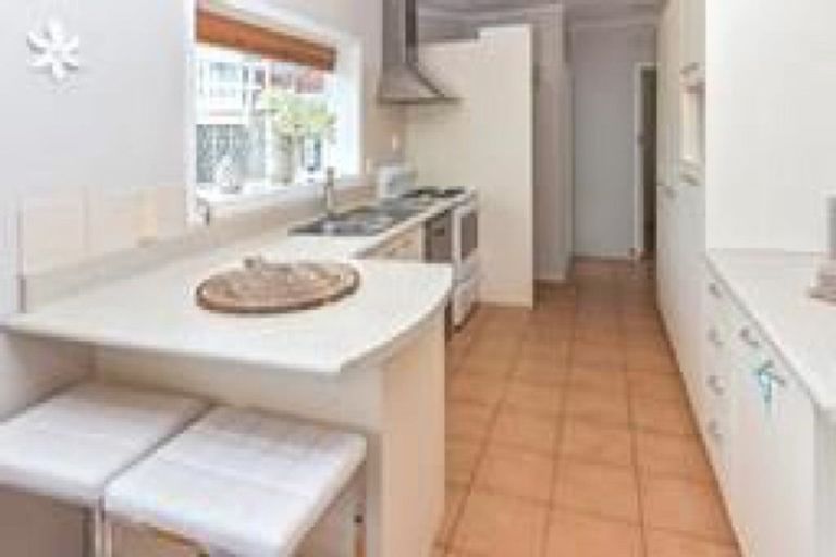 Photo of property in 14 La Trobe Street, Pakuranga Heights, Auckland, 2010