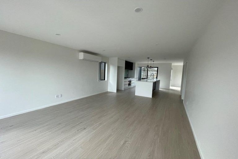 Photo of property in 3a De Quincey Terrace, Highland Park, Auckland, 2010