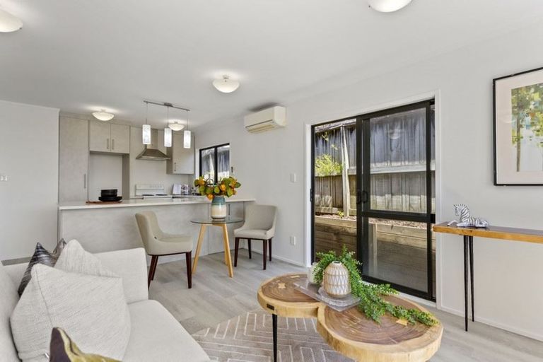 Photo of property in 36 Lorikeet Place, Unsworth Heights, Auckland, 0632