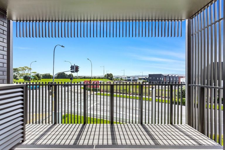 Photo of property in 3/2 Te Rito Road, Hobsonville, Auckland, 0616