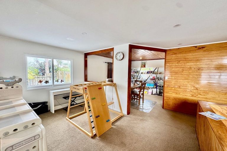 Photo of property in 61 Waimumu Road, Massey, Auckland, 0614