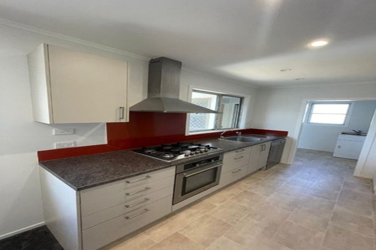 Photo of property in 8 Wyman Place, Pakuranga Heights, Auckland, 2010