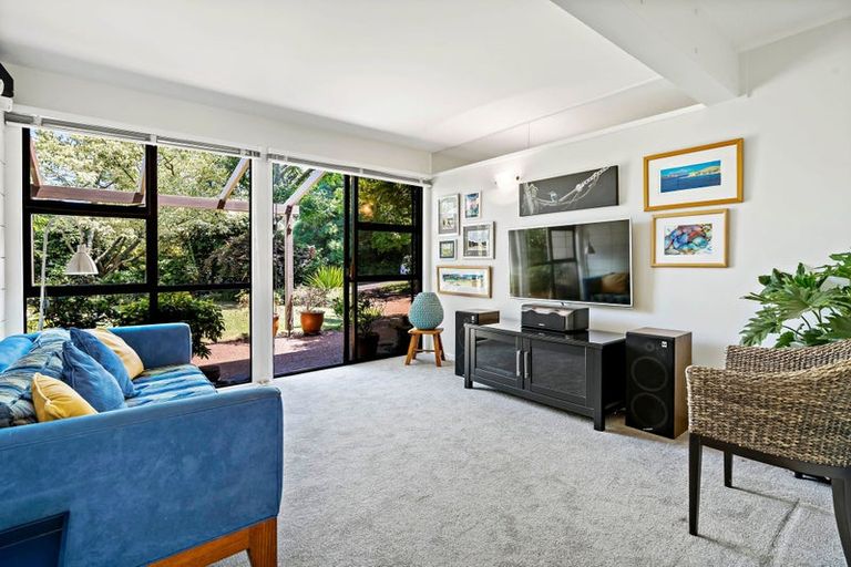 Photo of property in 7 Helvetia Drive, Browns Bay, Auckland, 0630