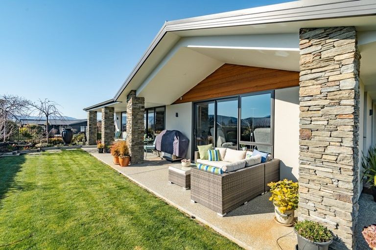 Photo of property in 2 Turnbull Crescent, Wanaka, 9305