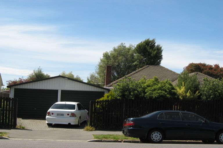 Photo of property in 32 Avonhead Road, Avonhead, Christchurch, 8042