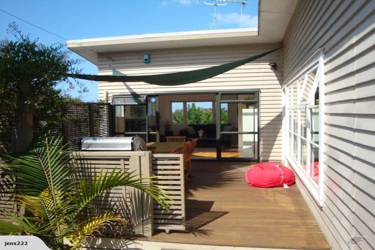 Photo of property in 7 Lake Road, Northcote, Auckland, 0627