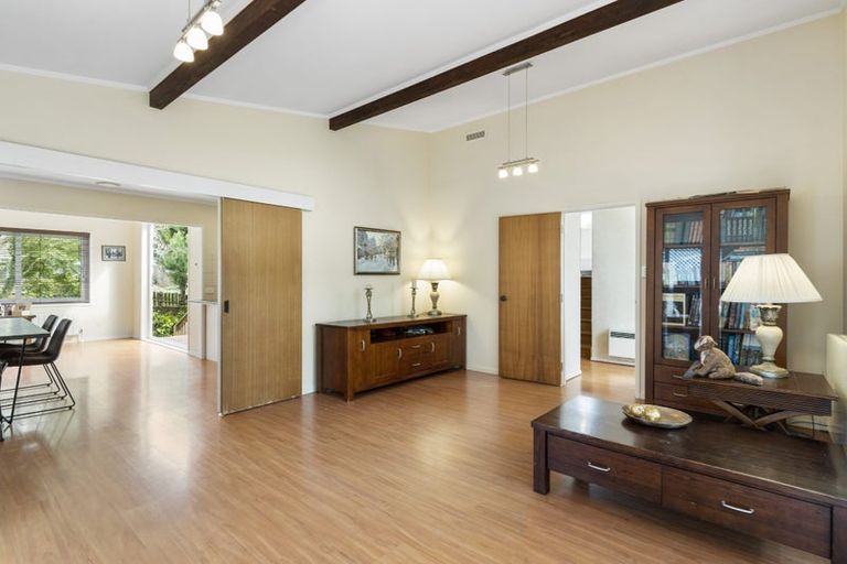 Photo of property in 22 Gwenand Place, Botany Downs, Auckland, 2010