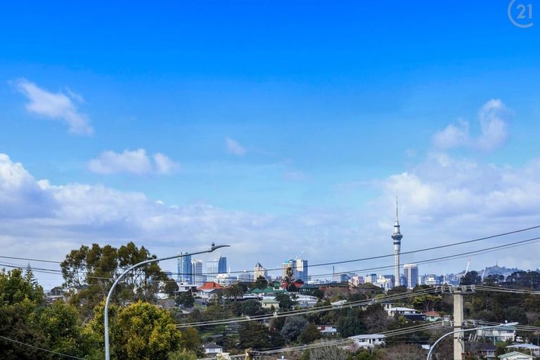 Photo of property in 27 Chivalry Road, Glenfield, Auckland, 0629