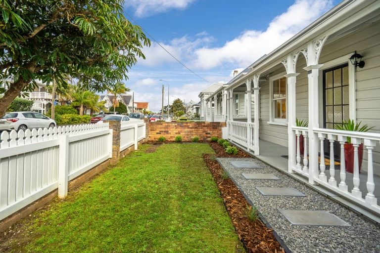 Photo of property in 17 Anne Street, Devonport, Auckland, 0624