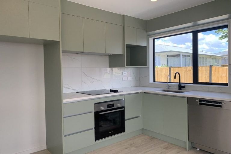 Photo of property in 1/103 Flanshaw Road, Te Atatu South, Auckland, 0610