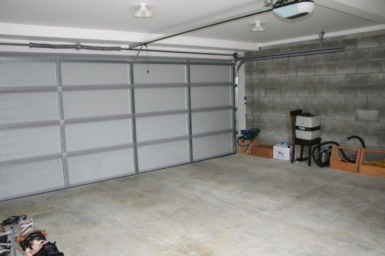 Photo of property in 16b Woodall Place, Totara Vale, Auckland, 0627