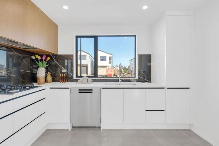 Photo of property in 24 John Gray Street, Papakura, 2110