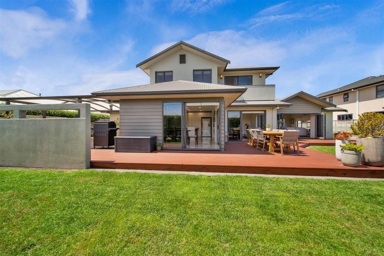 Photo of property in 9 Sampson Avenue, Waiwhakaiho, New Plymouth, 4312