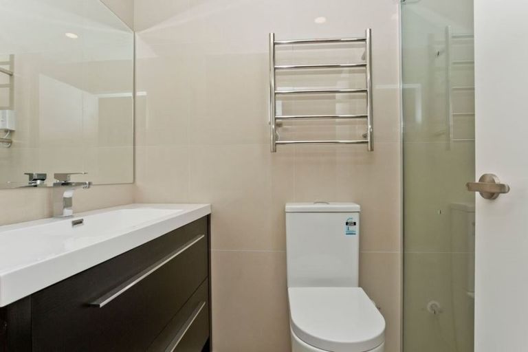 Photo of property in 62e Verran Road, Birkdale, Auckland, 0626