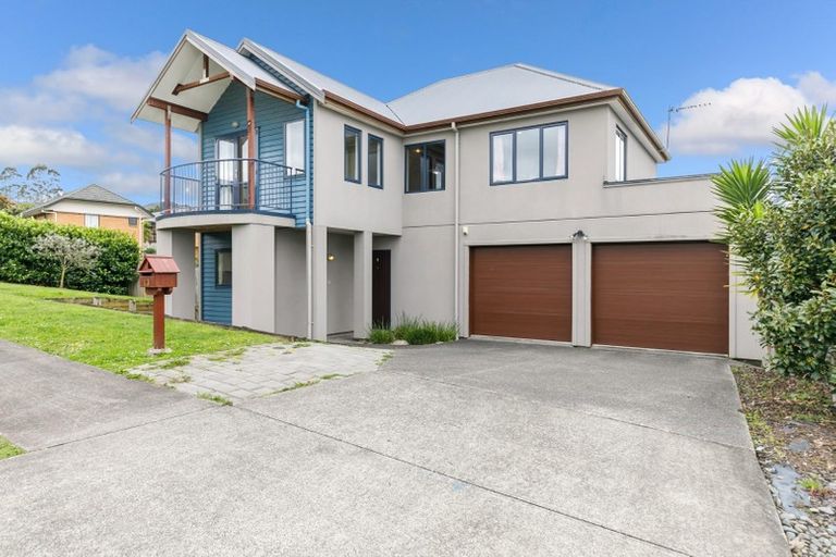 Photo of property in 13 Sonoma Crescent, Oteha, Auckland, 0632