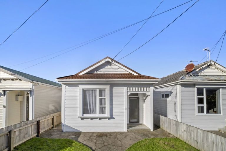 Photo of property in 123 Onepu Road, Lyall Bay, Wellington, 6022