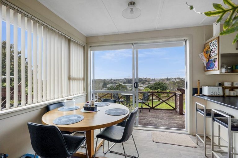 Photo of property in 33 Clearmont Crescent, Blagdon, New Plymouth, 4310