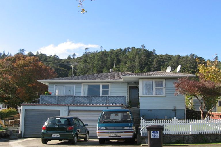 Photo of property in 31 Tanekaha Street, Stokes Valley, Lower Hutt, 5019