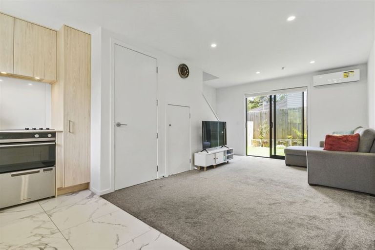 Photo of property in 6/102 Millbrook Road, Sunnyvale, Auckland, 0612