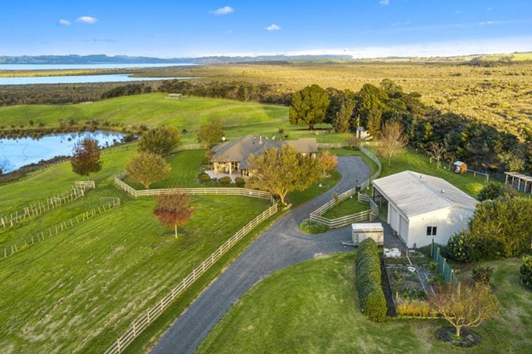 Photo of property in 68d Tuparekura Road, South Head, Helensville, 0874