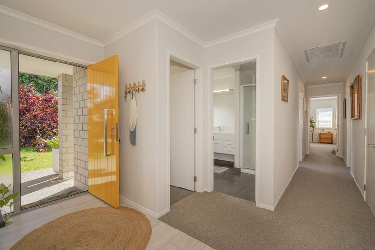 Photo of property in 10 Roseberry Place, Whitianga, 3510