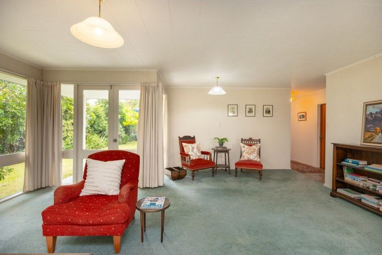 Photo of property in 17 Chilton Grove, Hokowhitu, Palmerston North, 4410