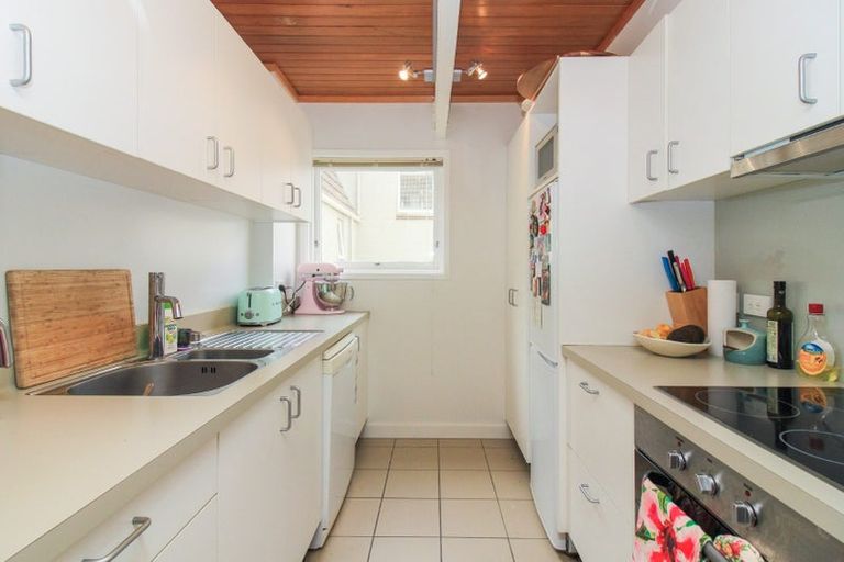 Photo of property in 28 Cottleville Terrace, Thorndon, Wellington, 6011