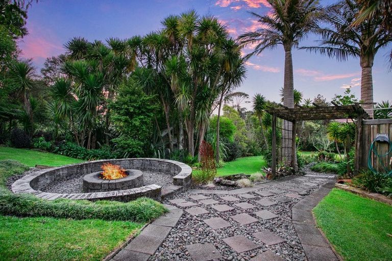 Photo of property in 161 Shaw Road, Oratia, Auckland, 0604