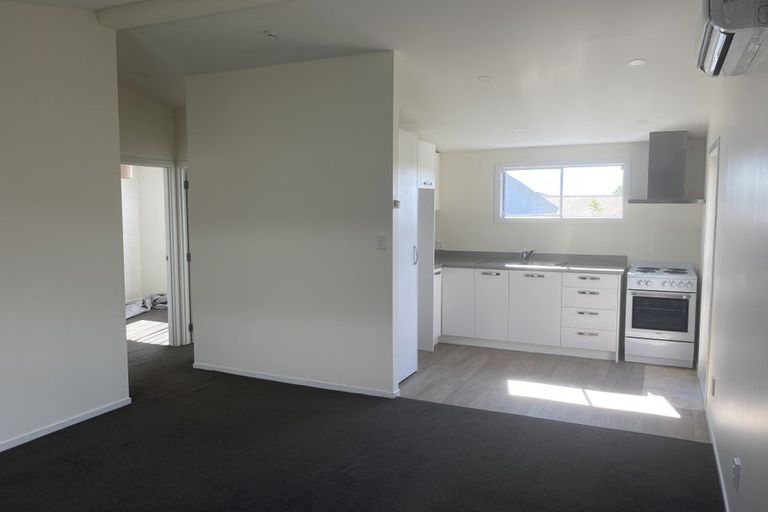 Photo of property in 2 Vera Road, Te Atatu South, Auckland, 0610