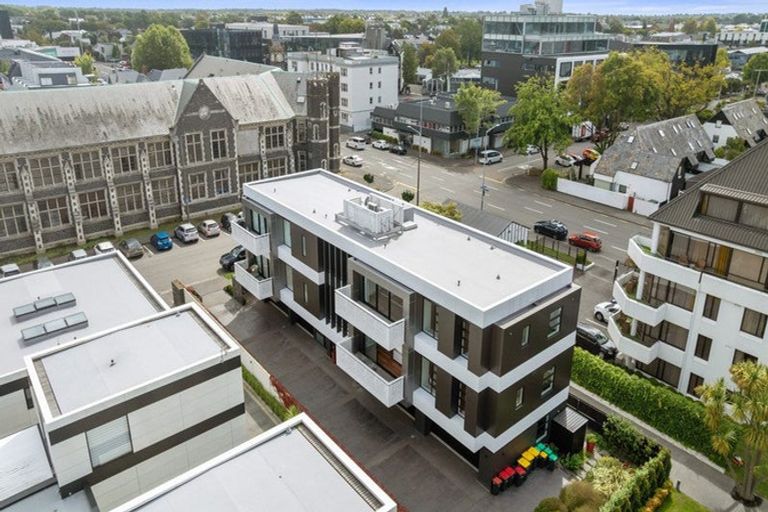 Photo of property in 2/30 Peterborough Street, Christchurch Central, Christchurch, 8013
