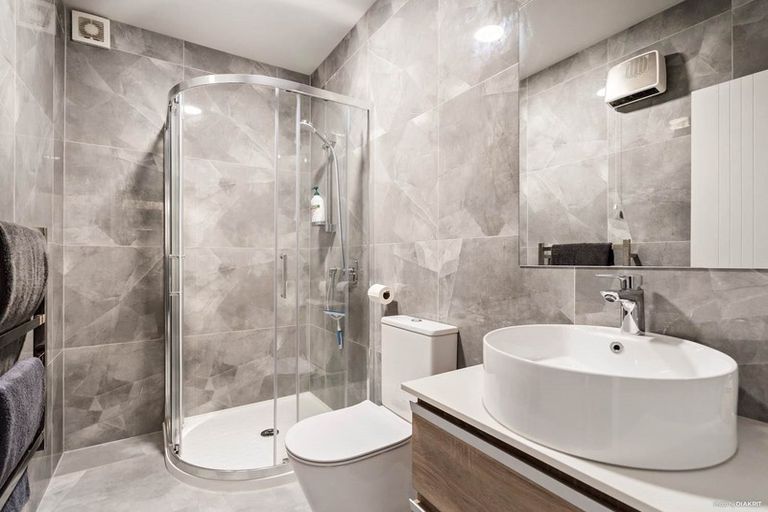 Photo of property in 19 Anna Watson Road, Half Moon Bay, Auckland, 2012