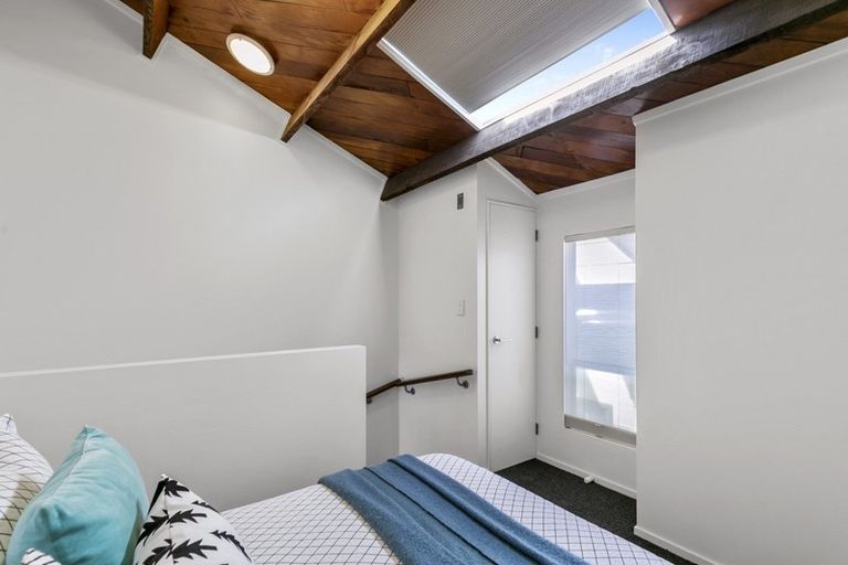 Photo of property in Metro Apartments, 5/220 Thorndon Quay, Pipitea, Wellington, 6011