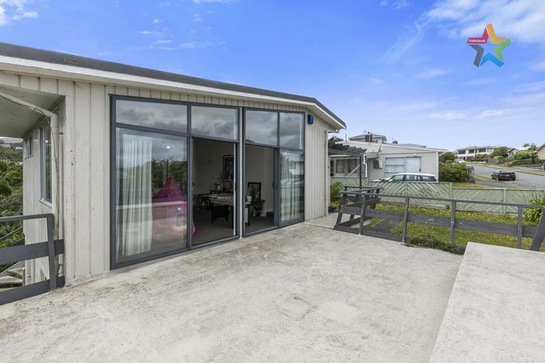 Photo of property in 17 Maple Grove, Maungaraki, Lower Hutt, 5010