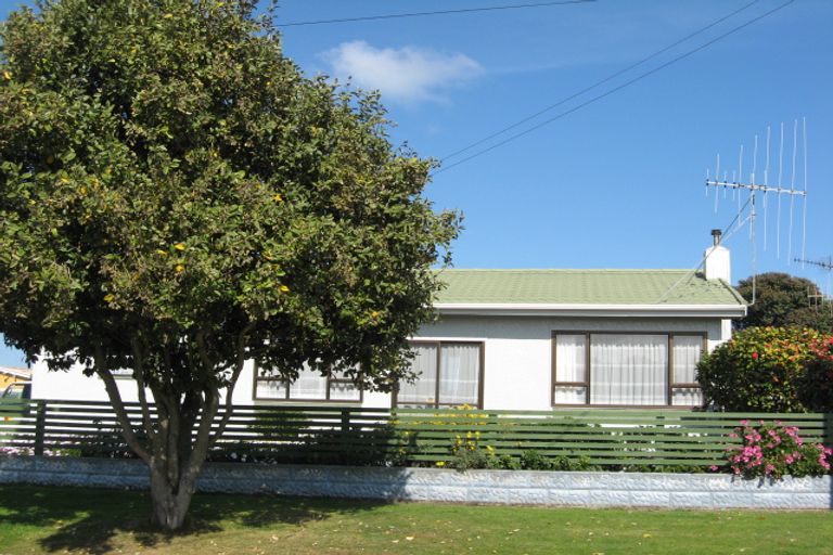 Photo of property in 37 Hood Street, Castlecliff, Whanganui, 4501