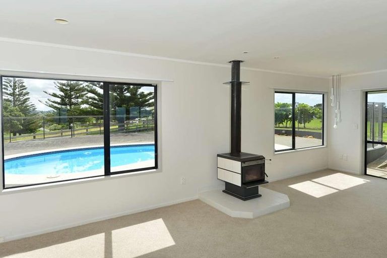 Photo of property in 696 Taiharuru Road, Taiharuru, Onerahi, 0192