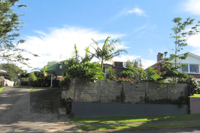 Photo of property in 2/28 Megan Avenue, Pakuranga Heights, Auckland, 2010