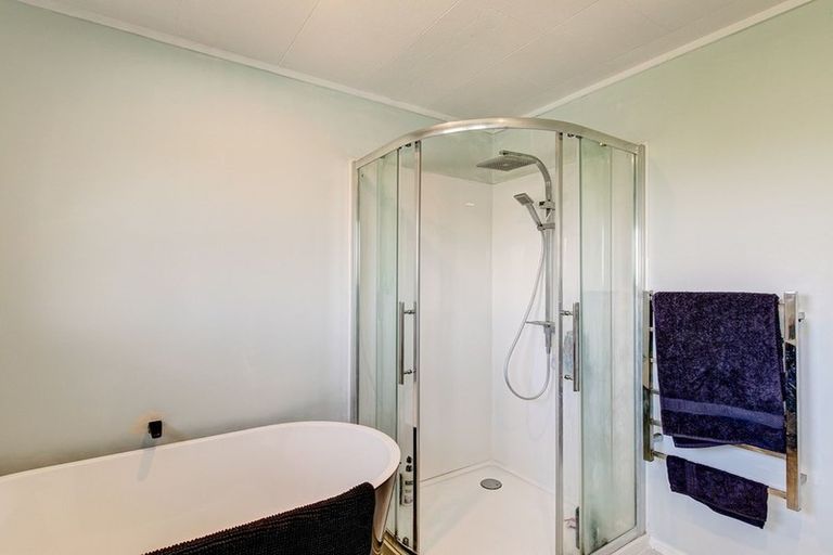 Photo of property in 11 Parkinson Close, Whitby, Porirua, 5024