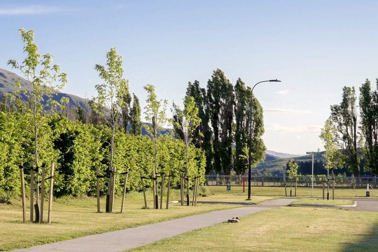 Photo of property in 5 Applewood Place, Wanaka, 9382