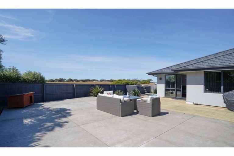 Photo of property in 21 Esk Place, Aranui, Christchurch, 8061